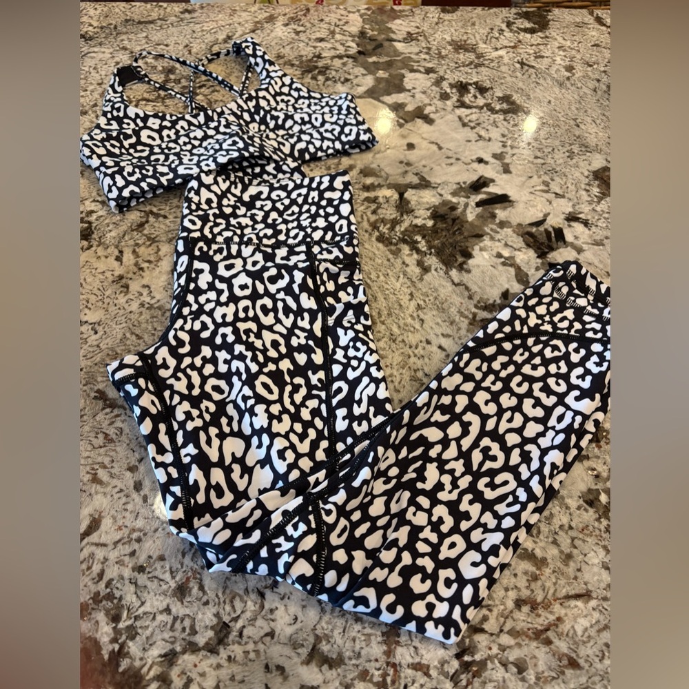 ZYIA Active Leopard Bra & Leggings Set